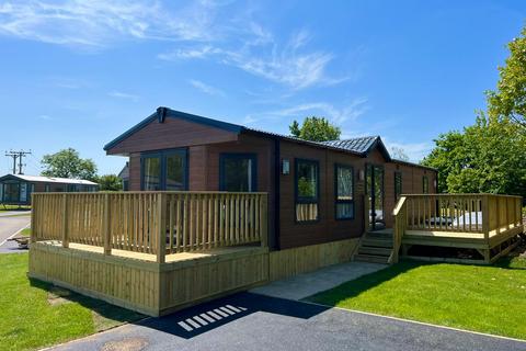 2 bedroom lodge for sale