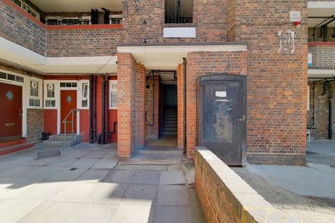 Falmouth Road, Elephant and Castle... 3 bed flat for sale