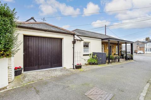 1 bedroom detached bungalow for sale