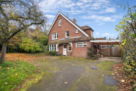 6 bedroom detached house for sale