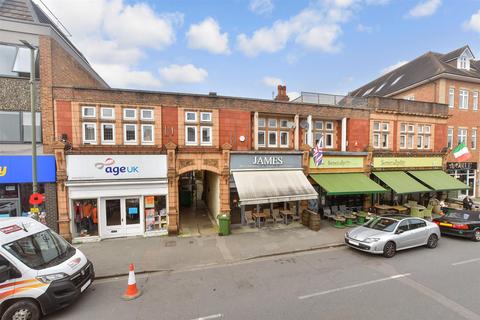 High Street, Horley, Surrey 1 bed flat for sale