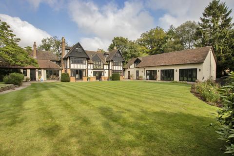 6 bedroom detached house for sale