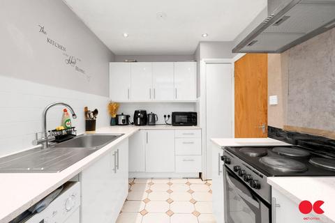 Giraud Street, Poplar E14 2 bed flat for sale
