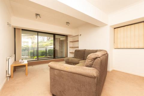 Esplanade, Esplanade, Rochester, Kent 2 bed apartment for sale