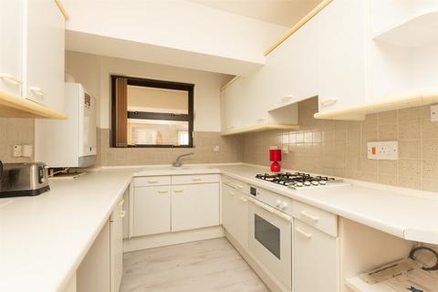 Esplanade, Esplanade, Rochester, Kent 2 bed apartment for sale