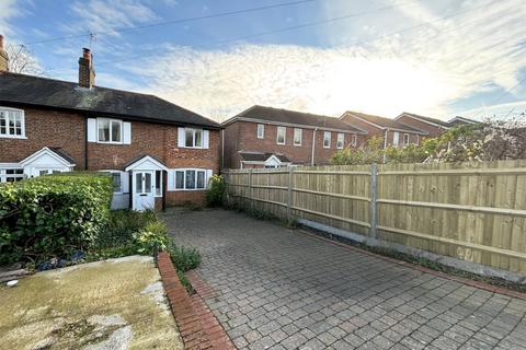 Langham Place, Surrey TW20 5 bed end of terrace house for sale