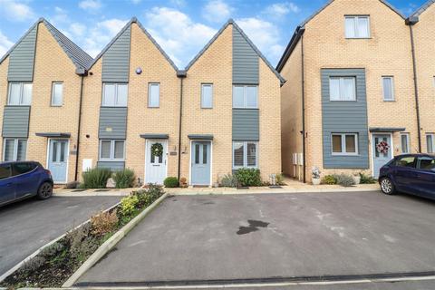 Carnelian Avenue, Wellingborough NN8 2 bed end of terrace house for sale