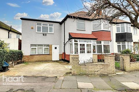 Wensleydale Avenue, Clayhall 4 bed semi