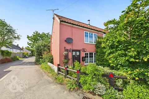 The Street, Norwich NR14 2 bed cottage for sale