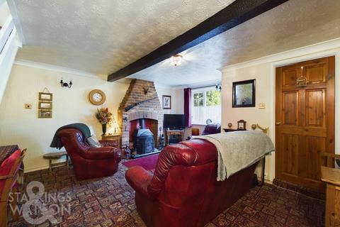 The Street, Norwich NR14 2 bed cottage for sale