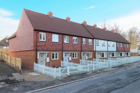 High Street, Burwash, TN19 2 bed end of terrace house for sale