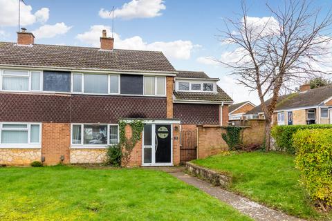 Boughton Drive, Rushden NN10 4 bed semi