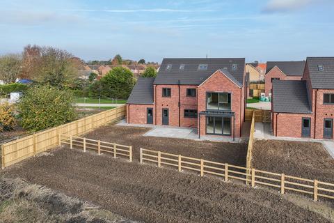 Bernhards Close, Donington, PE11 5 bed detached house for sale