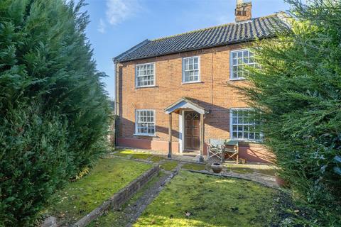 Puddingmoor, Beccles NR34 4 bed semi