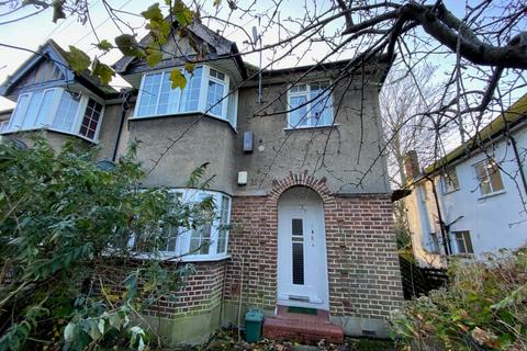 Ethelbert Close, Bromley, BR1 1JB 2 bed maisonette for sale