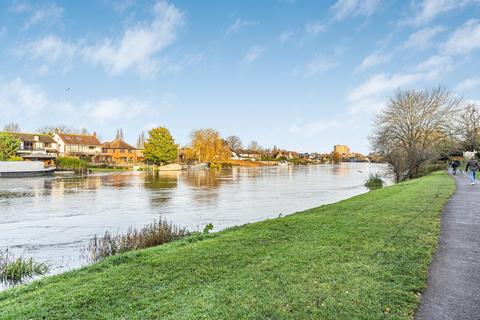 Thames Side, Staines