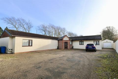 North Moor Lane, Cottingham 5 bed detached bungalow for sale