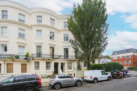 Lansdowne Place, Hove, East Sussex, BN3 2 bed flat for sale