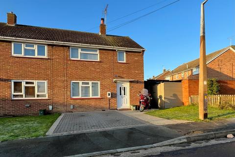 Chaucer Crescent, Braintree, CM7 2 bed semi