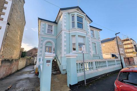The Strand, Ryde, PO33 1JD 2 bed apartment for sale