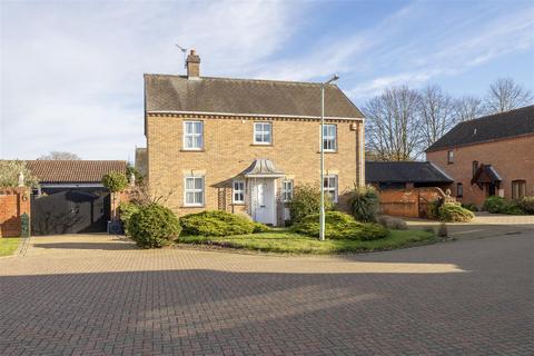 Wiggs Acre, Beccles NR34 4 bed detached house for sale