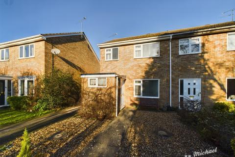 Claydon Path, Aylesbury, Buckinghamshire 3 bed end of terrace house for sale
