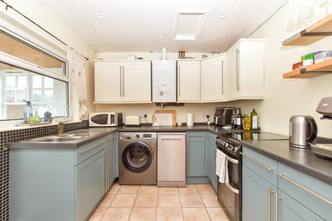 Gladys Avenue, Cowplain... 3 bed semi