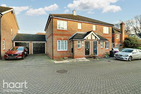 Serpentine Close, Stevenage 3 bed semi