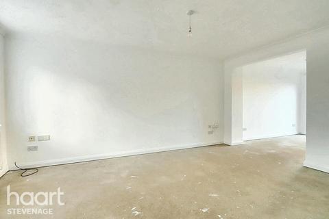 Serpentine Close, Stevenage 3 bed semi