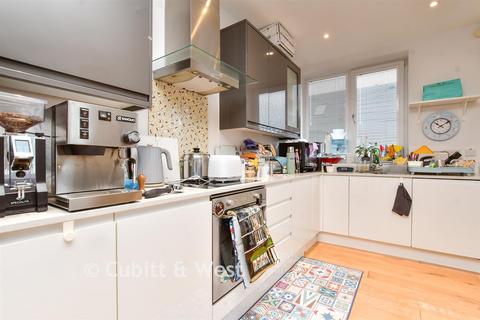 Sutton Court Road, Sutton, Surrey 3 bed flat for sale