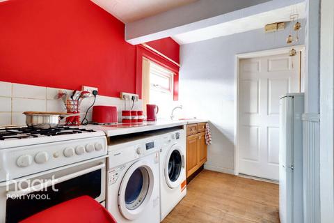 Elgam Avenue, Pontypool 3 bed semi