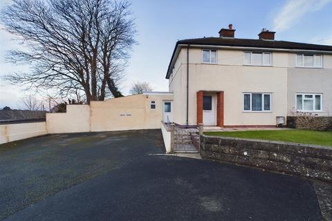 33 St. Issells Avenue, Haverfordwest 3 bed semi