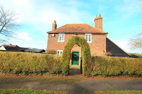 Dixons Hill Close, Welham Green 2 bed cottage for sale