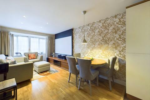 Flowers Avenue, Ruislip, HA4 2 bed flat for sale