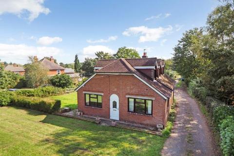 New Road, Landford SP5 4 bed detached bungalow for sale