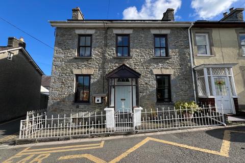 6 Francis Street, New Quay, SA45 4 bed end of terrace house for sale