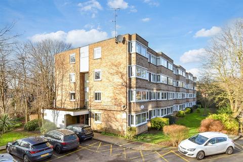 Queenswood Gardens, Wanstead 2 bed flat for sale