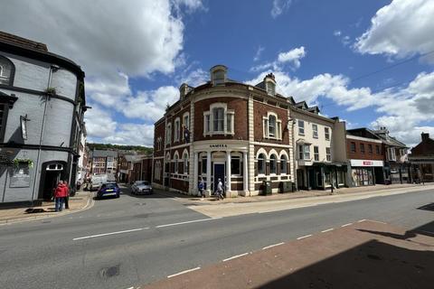 Flat 3, 133 High Street, Crediton, Devon 2 bed flat for sale