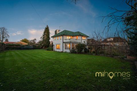 Quakers Walk, London 5 bed detached house for sale