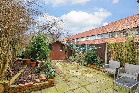 Loxford, Basildon SS13 3 bed terraced house for sale