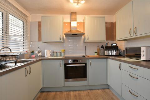 Loxford, Basildon SS13 3 bed terraced house for sale