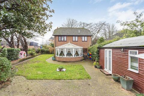 Windmill Close, Sunbury