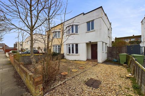 Arle Drive, Cheltenham... 3 bed semi