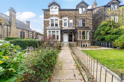 Kings Road, Harrogate, HG1 6 bed semi