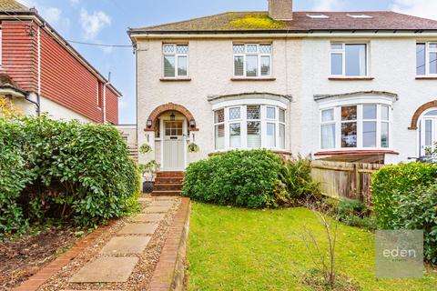 London Road, Ryarsh, ME19 3 bed semi