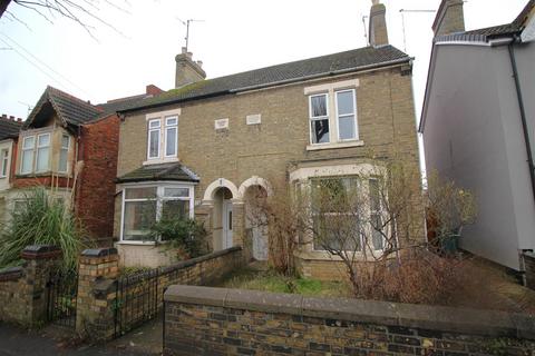 Dogsthorpe Road, Peterborough 3 bed semi