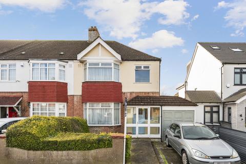 Byron Avenue, New Malden KT3 3 bed end of terrace house for sale