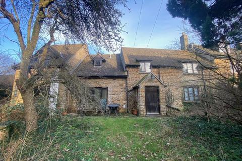 Adderbury,  Oxfordshire,  OX17 4 bed semi