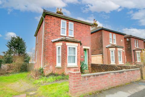 BITTERNE PARK! NO FORWARD CHAIN!... 3 bed detached house for sale