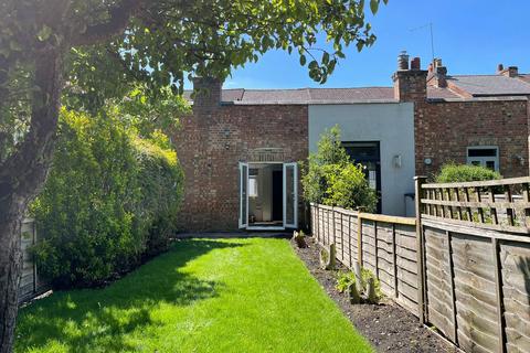 Alexandra Road, St. Albans, AL1 3AZ 2 bed terraced house